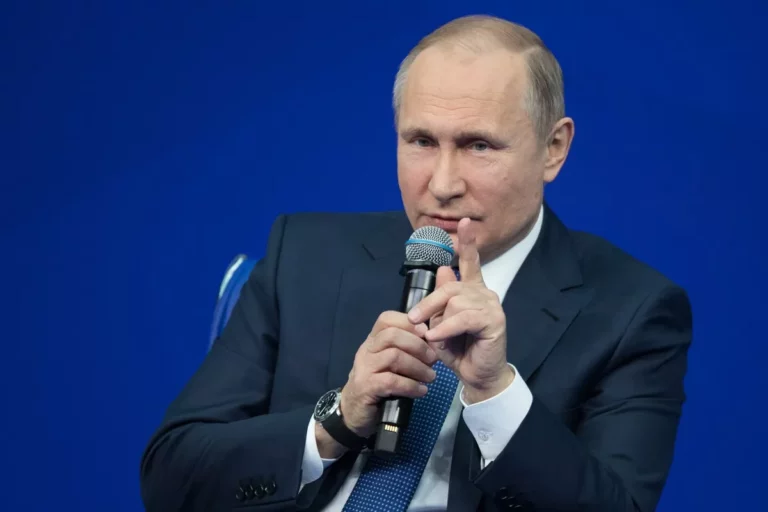 В. Путин: «Культурная политика должна выводить культуру на ту высоту, которой она достойна».